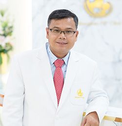 昆南山教授(Dr.Kulnasan Saikhun)